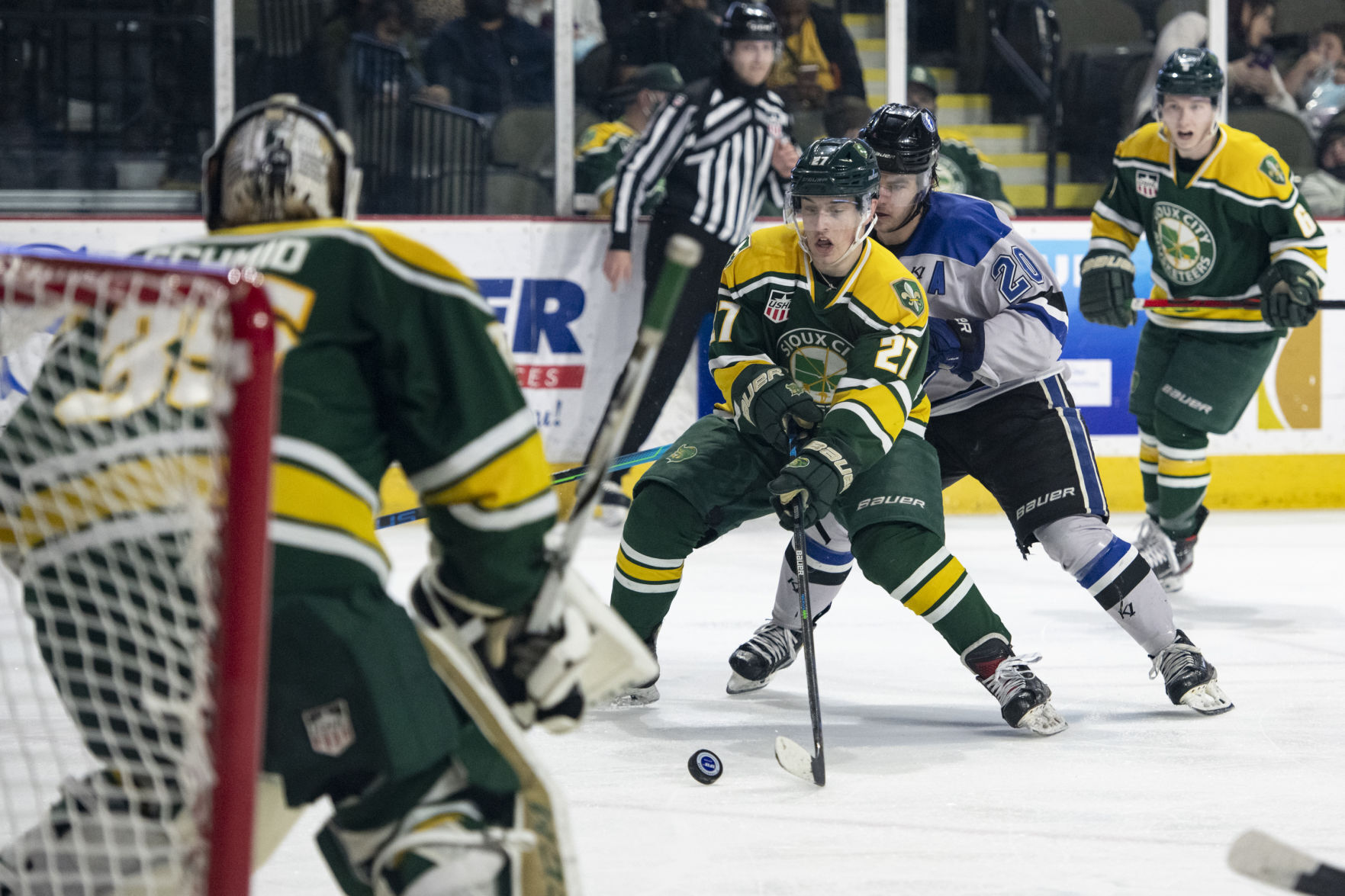 Musketeers vs Fargo Force hockey